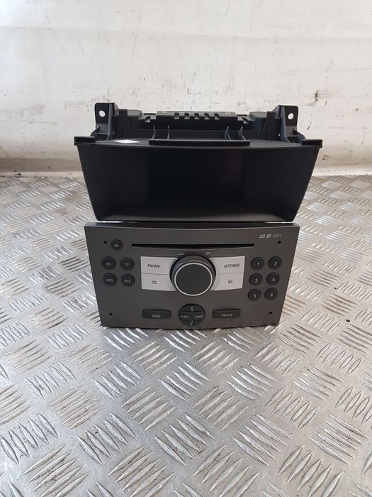Radio 13154304 + Wyświetlacz 13111165 Opel Astra Iii H