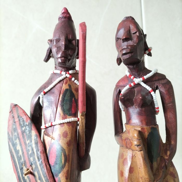 Estatuetas madeira indígenas par altura 24 cm
