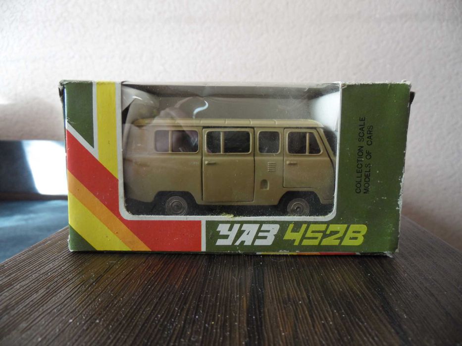 Масштабная модель УАЗ 452В 1:43