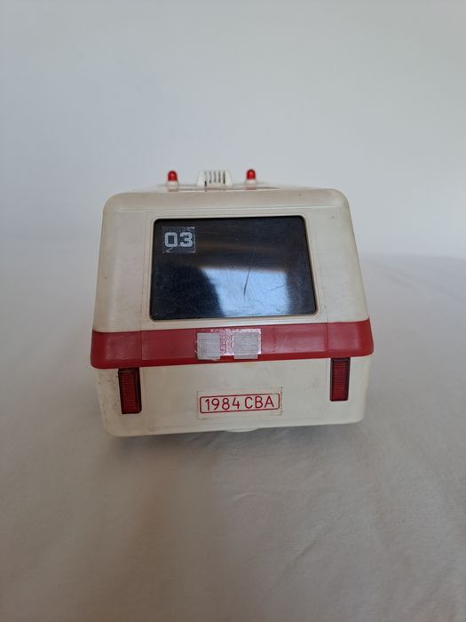 Radziecka zabawka ambulans karetka RAF