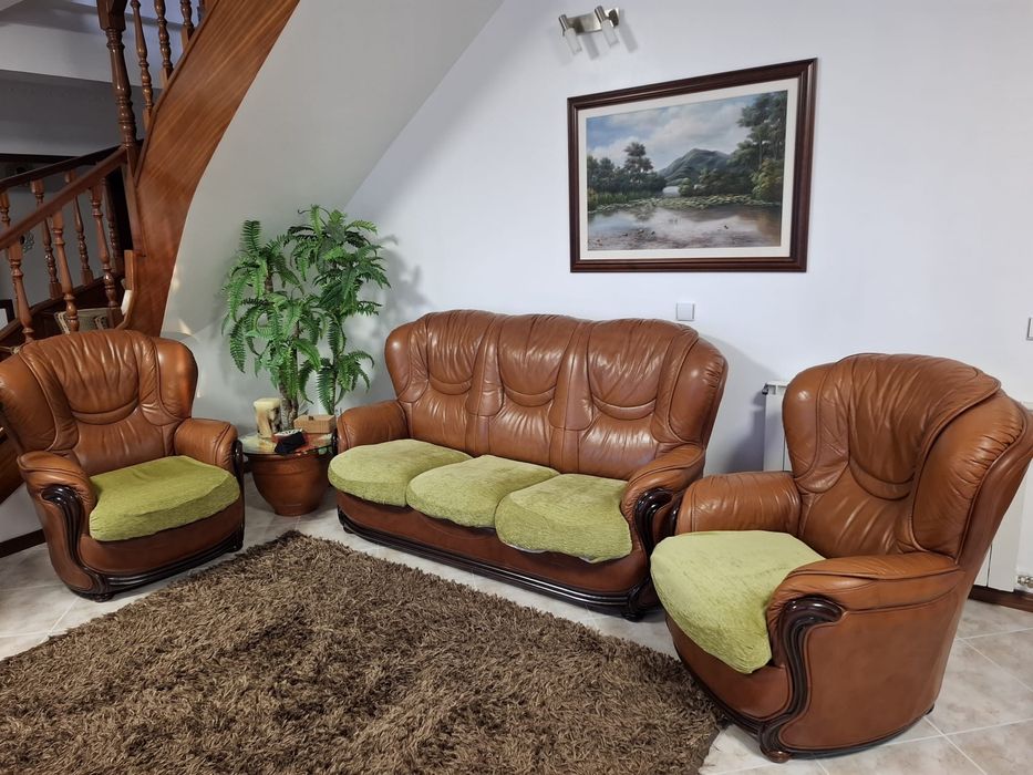 Sofas em pele em bom estado