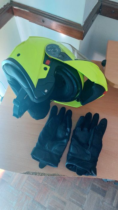 Vendo capacete mota e casaco