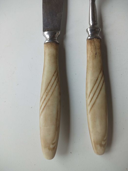 Komplet nóż widelec ornament biały bakelit kość słoniowa ruskie ZSRR