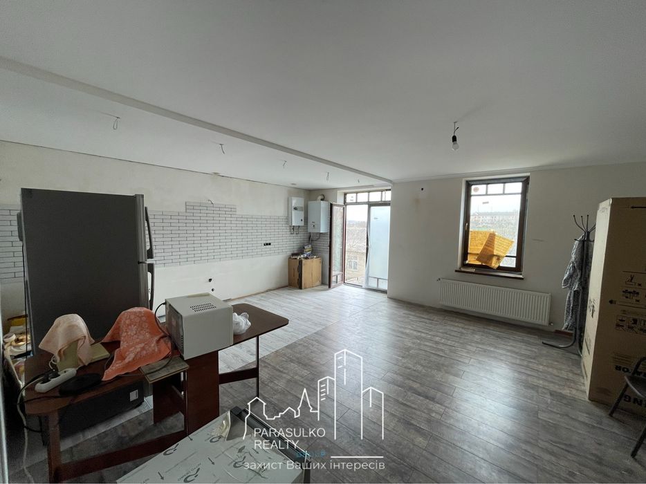 Продам велику 3-х кімнатну квартиру з терасою