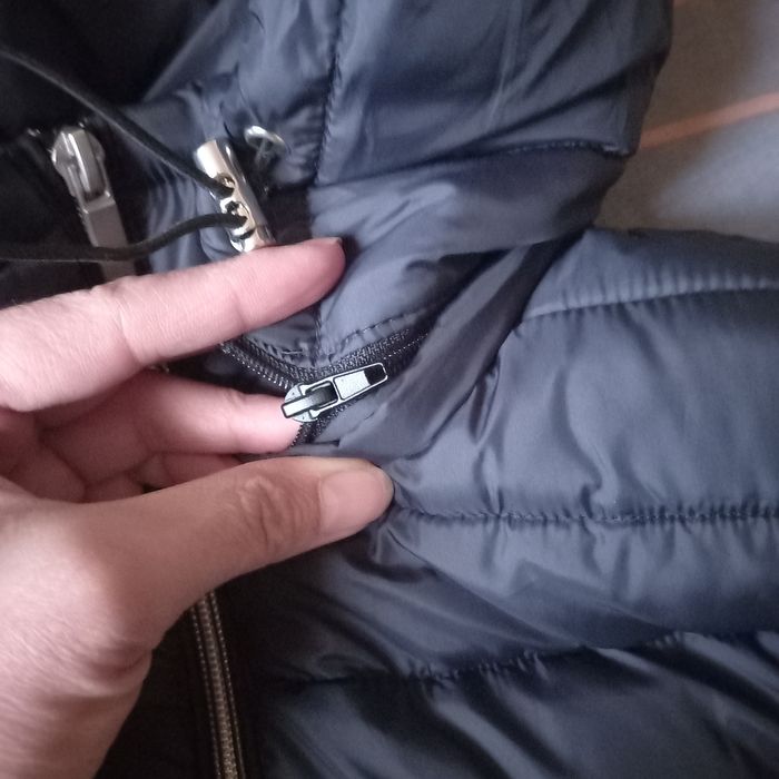 Продам безрукавку женскую ф-мы Zara с капюшоном (отстёгивается)
