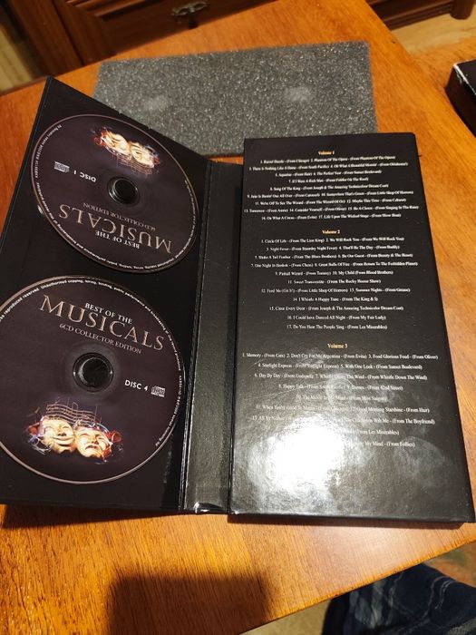 Сборник лучших мюзиклов на 6 CD, коллекционное издание , 2006 год.