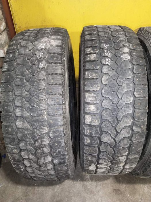 Резина зимняя 225/65/17