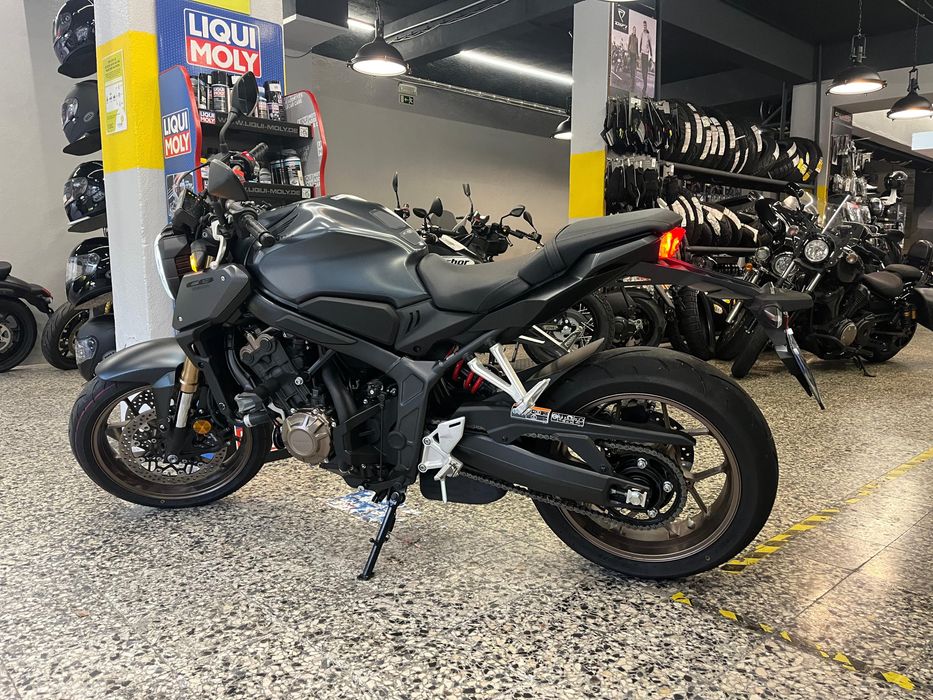 Honda CB 650 RA de 2023 Absolutamente como Nova. Com 1280 Kms. Extras