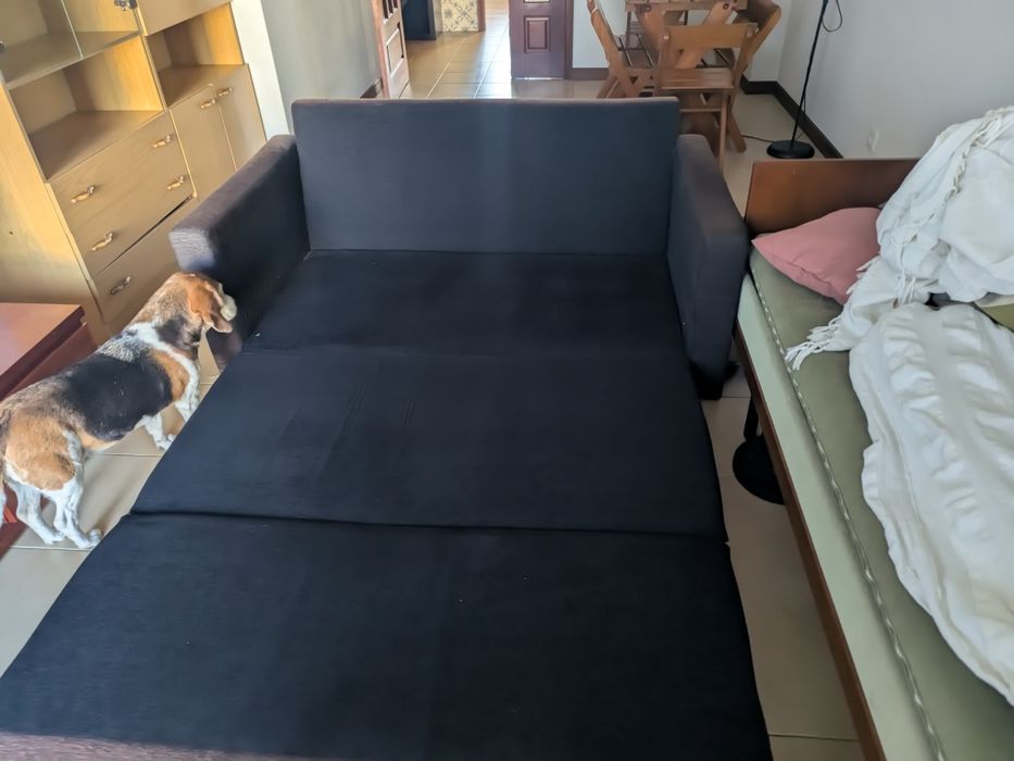 Sofá cama preto em bom estado