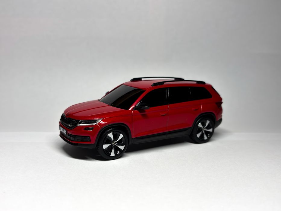 Масштабная модель автомобиля Skoda Kodiaq 1/43 Norev дилерская