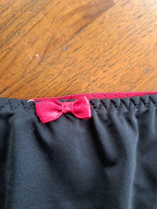 Evelace  czarne matki z czerwonym wykończeniem 42