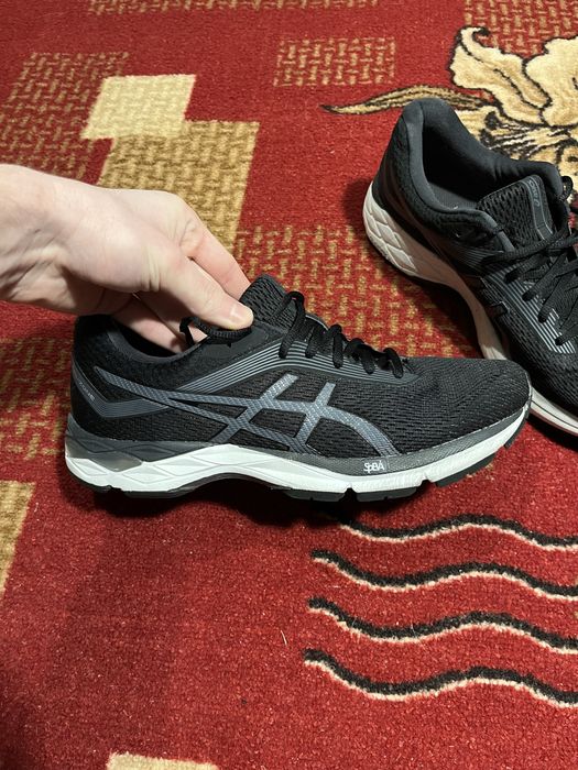 Чоловічі кросівки Asics