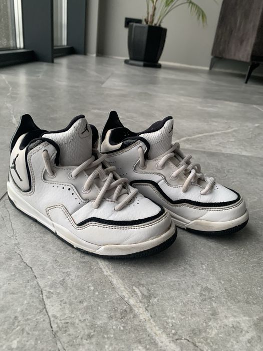 Кросівки jordan 27,5