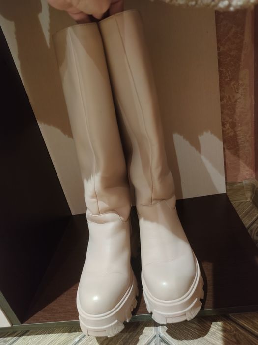 Шкіряні брендові чоботи