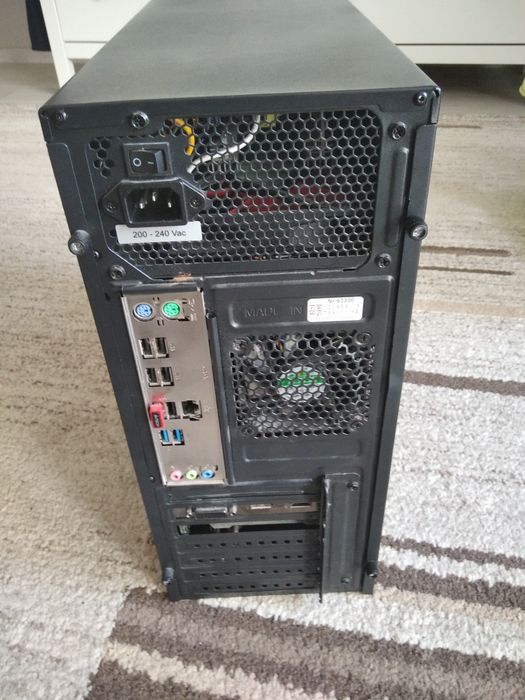 Komputer  GTX 1050 AMD 6300 3,5 Ghz SSD240 Win 10