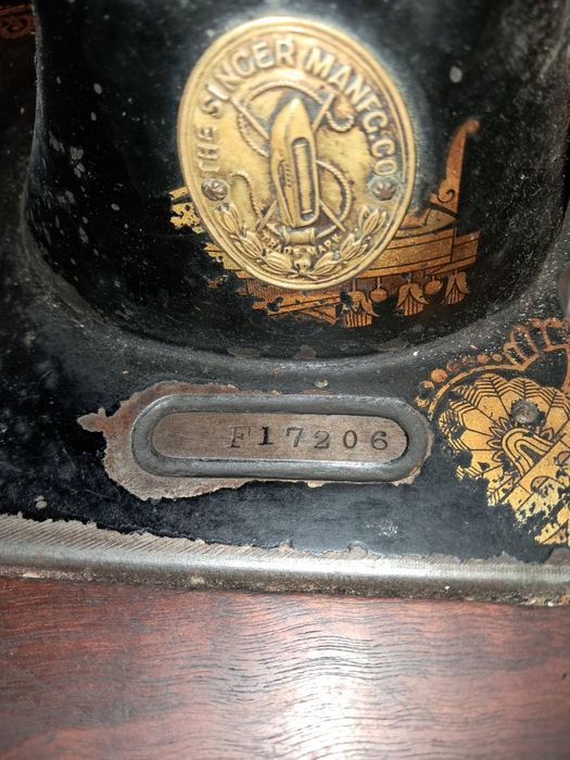 Maszyna  do szycia  sprawna.