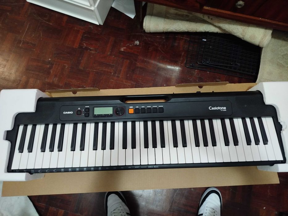 Teclado semi novo