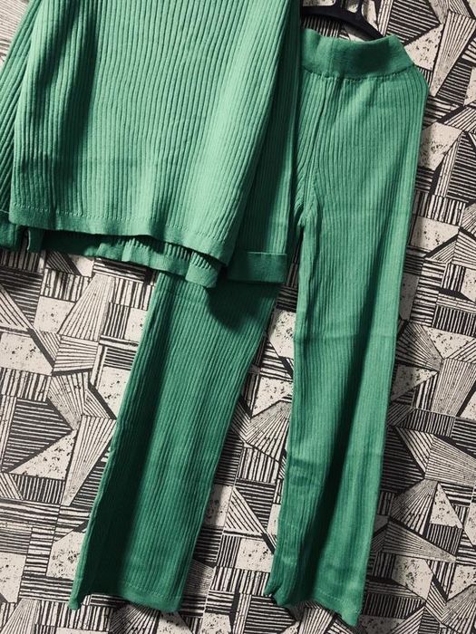 Дизайнерский изумрудный брючный костюм палаццо в рубчик Arjen.