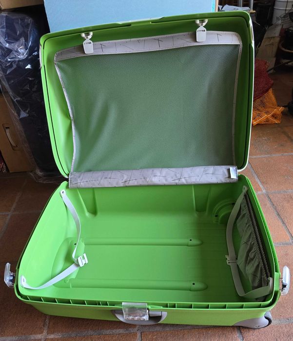 Mala American Tourister, rígida, 2 rodas, 78 cms.