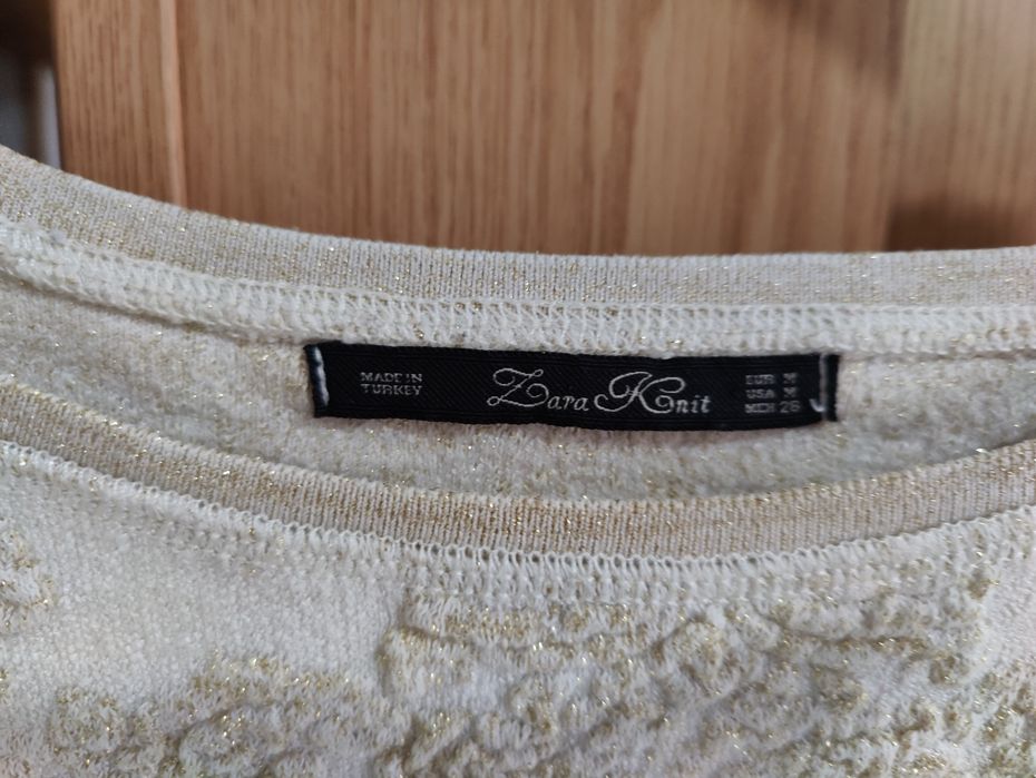 Camisola Zara com pormenores dourados