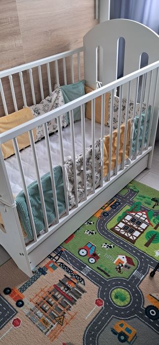 Łóżeczko niemowlęce z szufladą i materacem