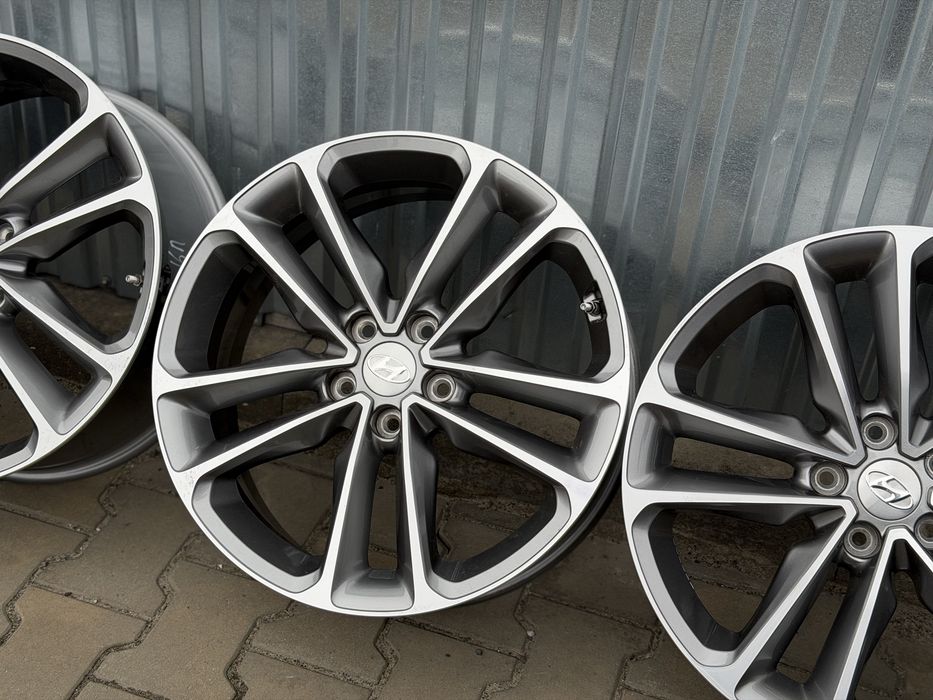 Диски оригінальні HYUNDAI 5/114.3 R19 7.5J ET49.5 комплект 4шт чудовий стан