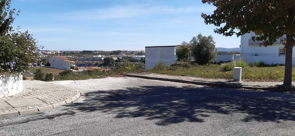 Lote para construção, zona de Santa Clara, em Leiria.
