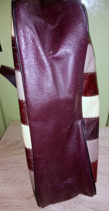 Шкіряна вмістима сумка