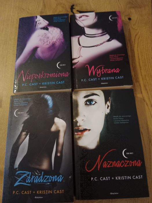 Seria Dom nocy 1-12 i nowelki P.C. Cast i Kristin Cast