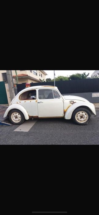 VOLKSWAGEN 1300L Carocha Branco com todas as peças dentro do carro (com teto de Abrir)