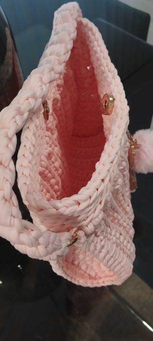 Mala de crochê feita a mão