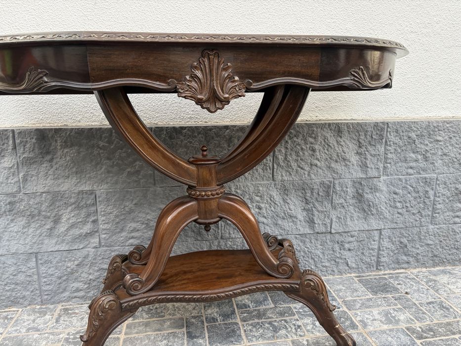 Consola Meia-Lua (Demilune) em Madeira com Entalhes Clássicos