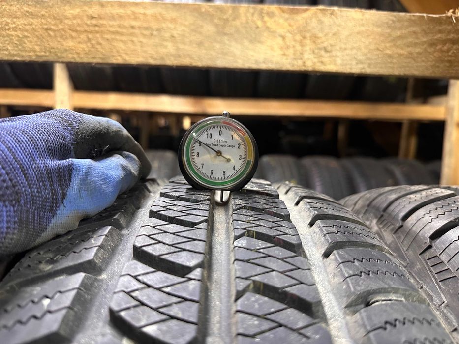 Шини зима 225/75R16C Continental VancoWinter 2  4 шт 9-10мм