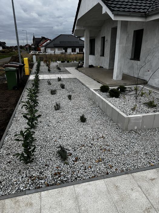 Ogrody, ogordzenia, systemy nawadniające, kosiarki automatyczne