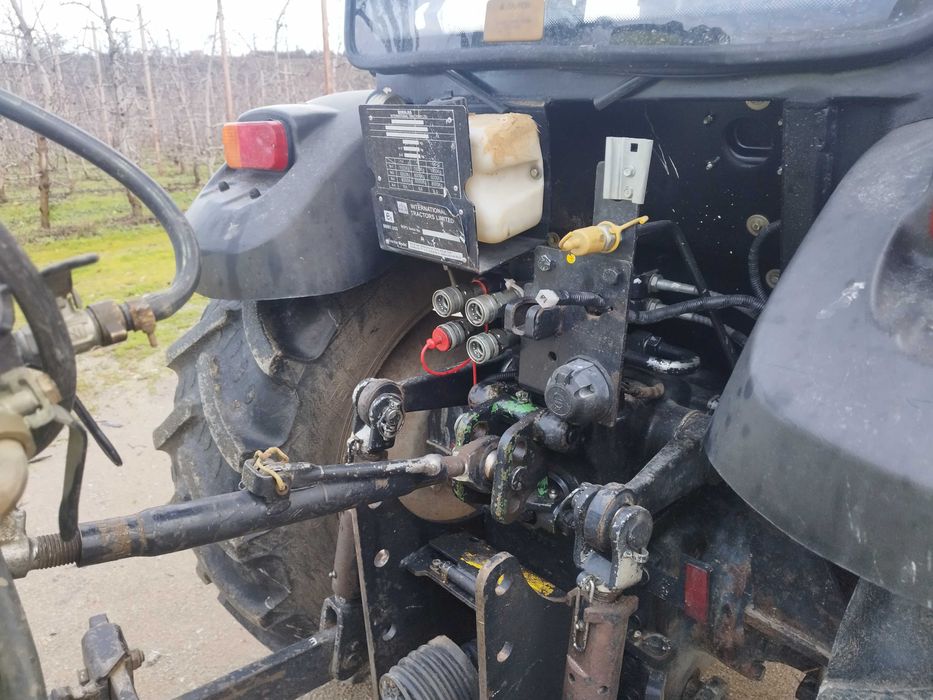 Trator Solís 75cc Cabinado