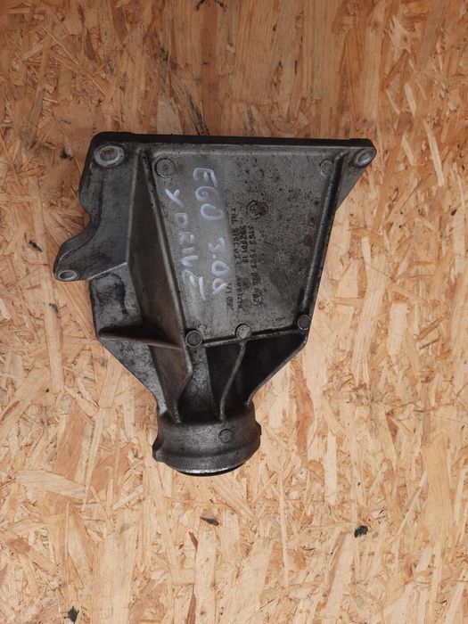 Podpora półosi XDRIVE  BMW E60 E61 3.0D