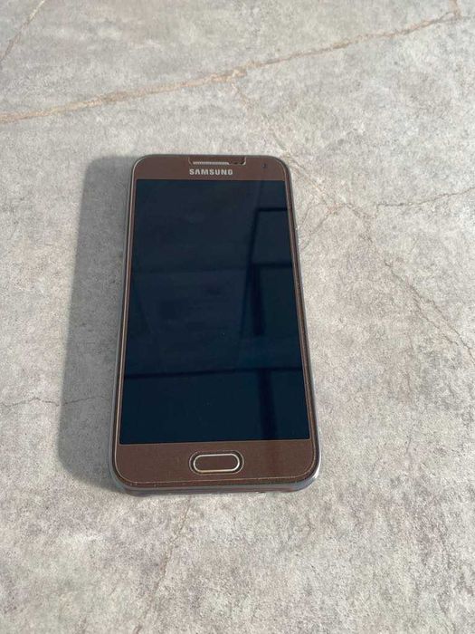 TELEFON komórkowy Samsung Galaxy E5 2017