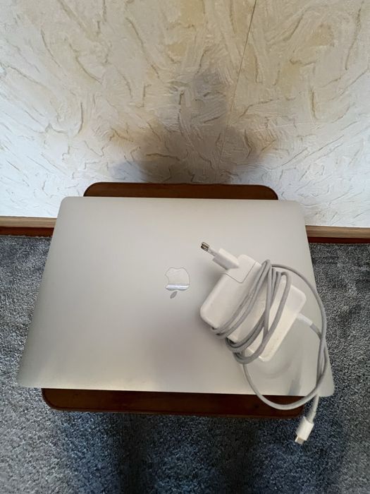 MacBook Pro 2019 року