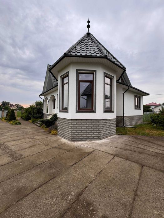 Продається добротне господарство в селі Берегомет, Чернівецького району, всього за 20 км від Чернівців!
