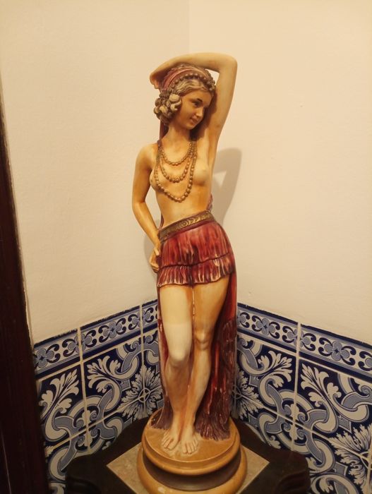 Estátua feminina Vénus 74 cm*