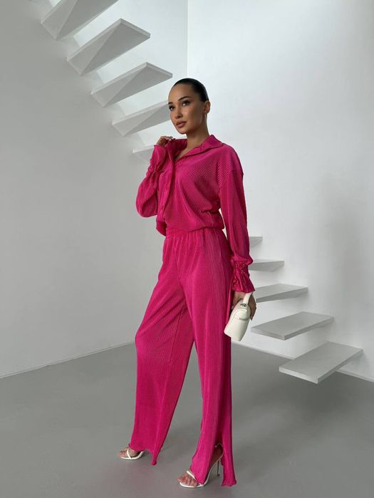 Костюм святковий так і на кожен день малиновий 46-48 розмір