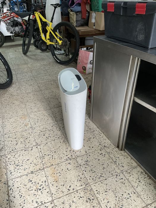 Caixote lixo com abertura eletrica