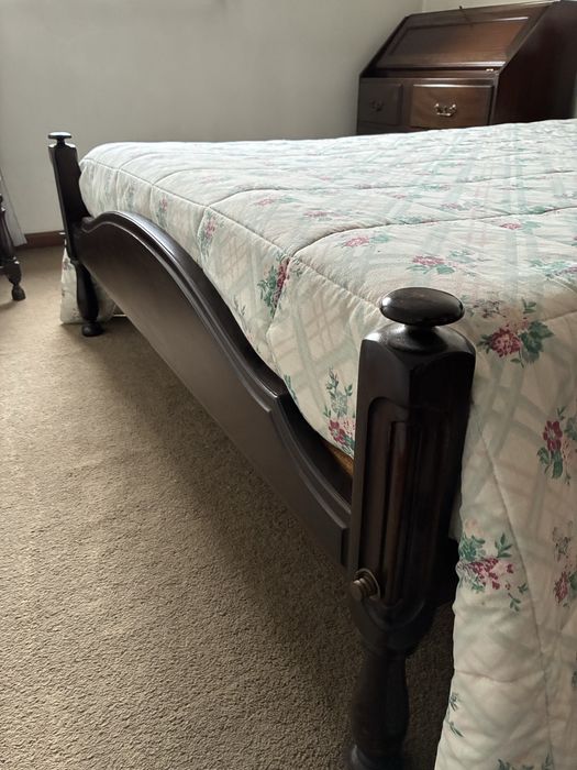 Mobilia de Quarto Casal em Mogno