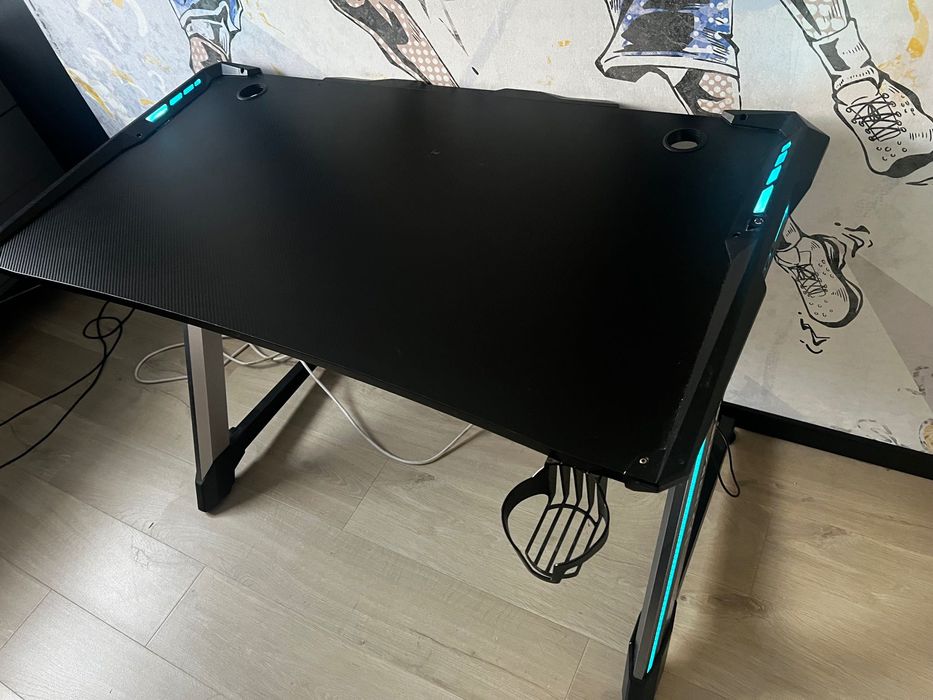 Biurko gamingowe ULTRADESK RGB LED 115x61 cm IDEALNE