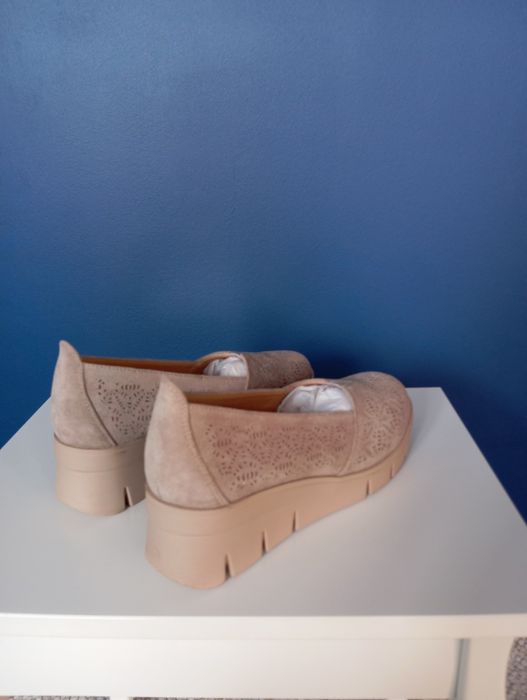 Beżowe lekkie buty