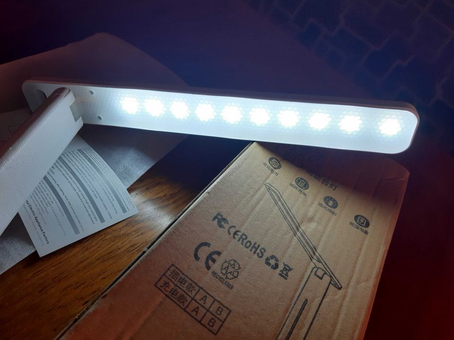 Аккумуляторная LED  настольная лампа 3 режима.