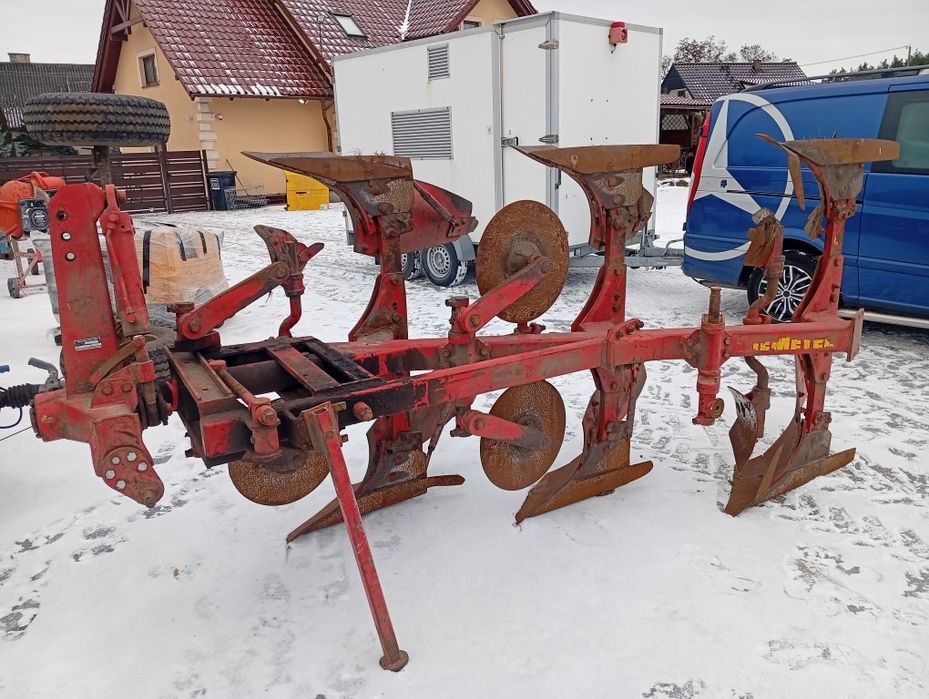 Pług 3 skibowy obrotowy