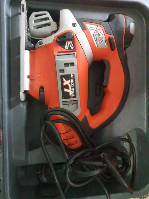 Електролобзик black&decker XTS10E