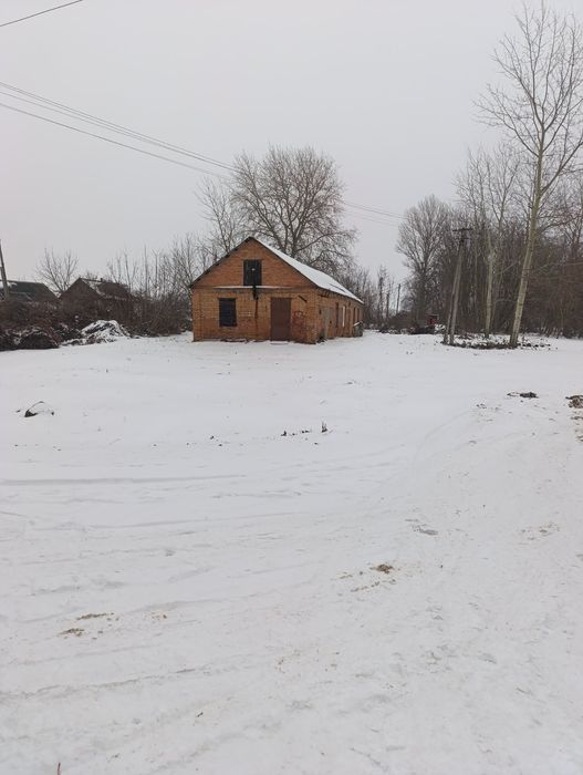 Продам приміщення в центрі села