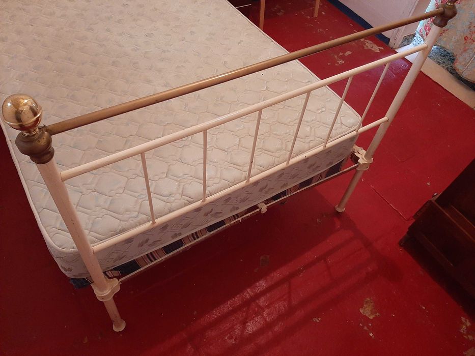 Cama de ferro antiga64297802829698122